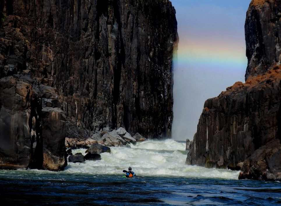 Alexander Sukhodolov beim Rafting im Wildwasser.