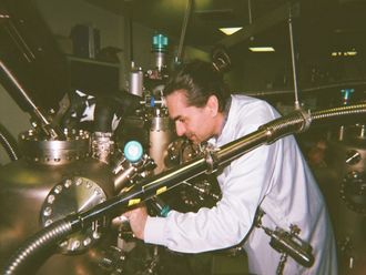 João Marcelo Lopes bei der Arbeit im Labor.