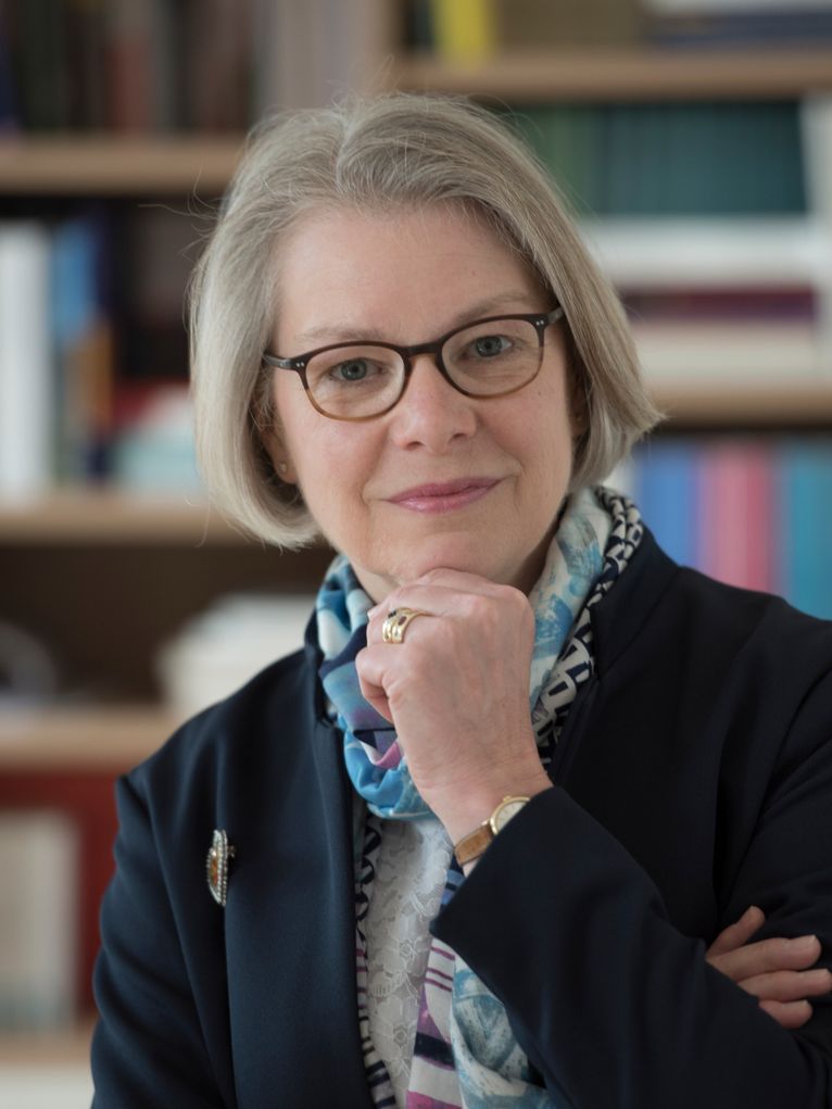 Porträt von Irene Dingel.