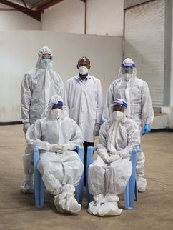 Labor-Team an der Grenze zwischen Kenia und Tansania