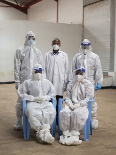 Labor-Team an der Grenze zwischen Kenia und Tansania