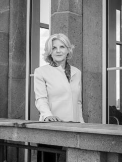 Leibniz-Präsidentin Martina Brockmeier auf dem Dach der Berliner Geschäftsstelle der Leibniz-Gemeinschaft.