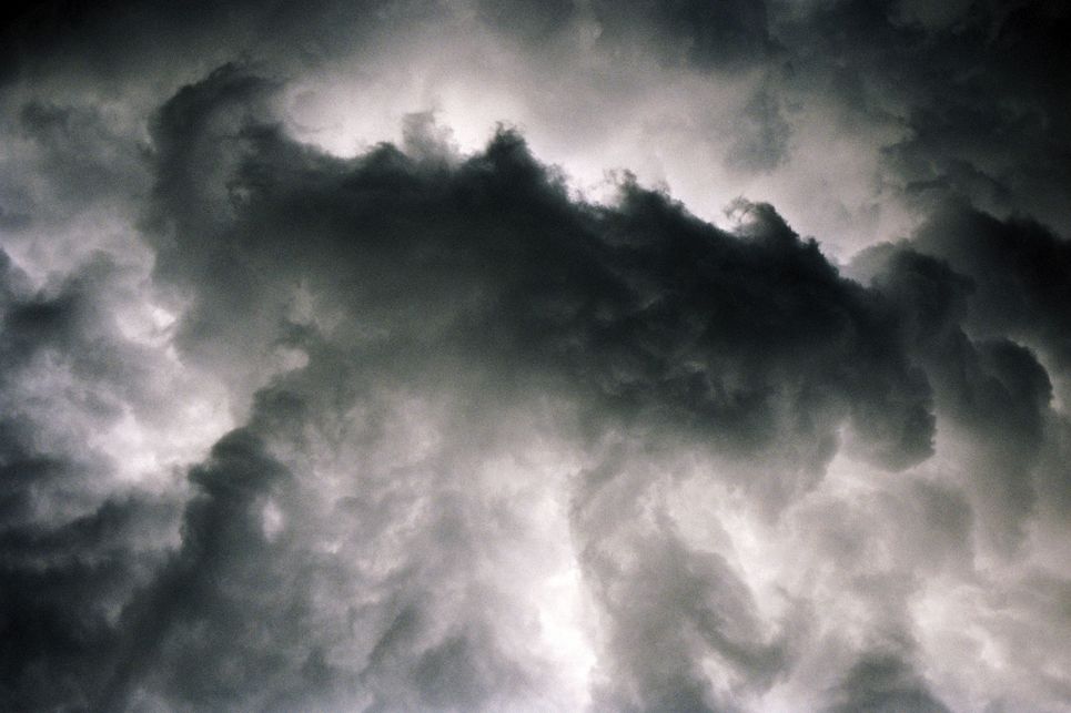 Helle und dunkle Wolken.