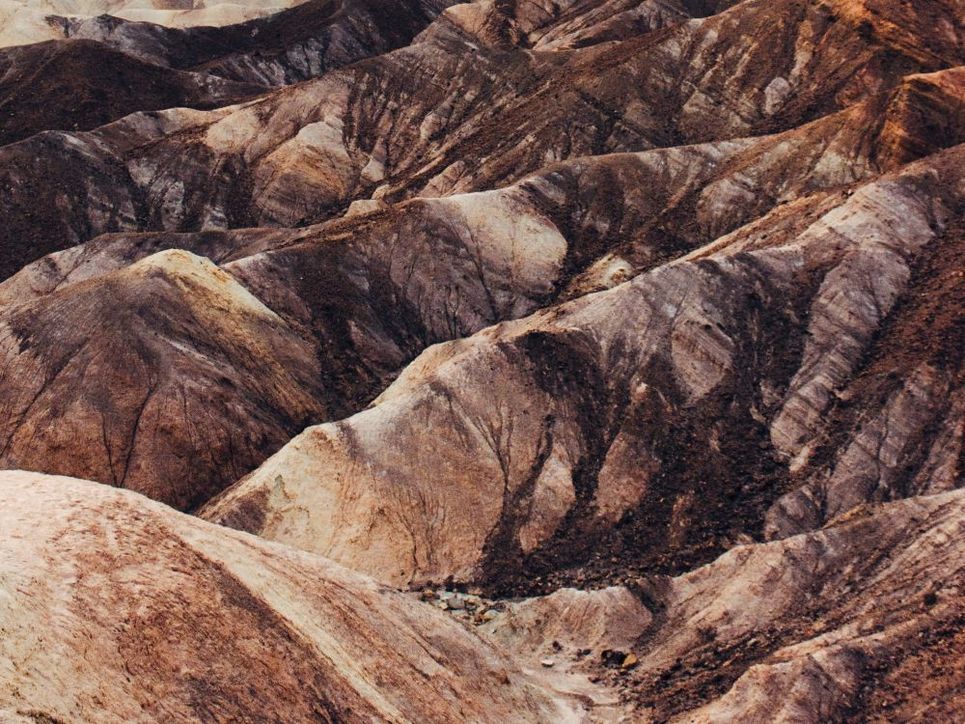 Rot-bräunliche Felslandschaft