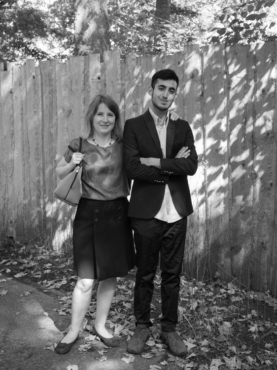 Schwarzweißfoto unserer Autorin Susanne Hörr und Ahmad Khalil, acht Jahre später