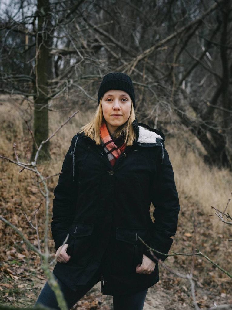 Katja Poppenhäger in der Natur.