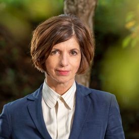 Porträt von Jutta Allmendinger.