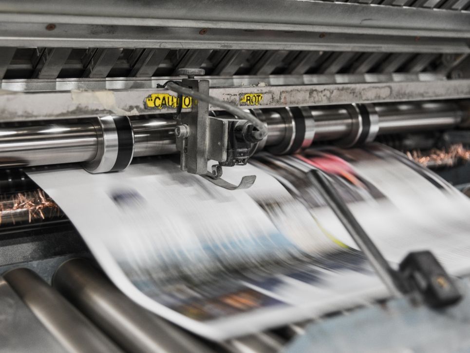 Druckerpresse in Aktion.