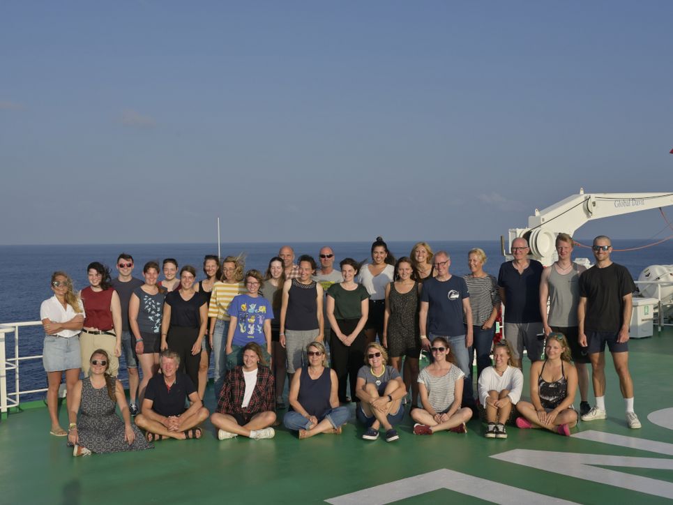 Das Expeditionsteam an Deck der "Sonne".