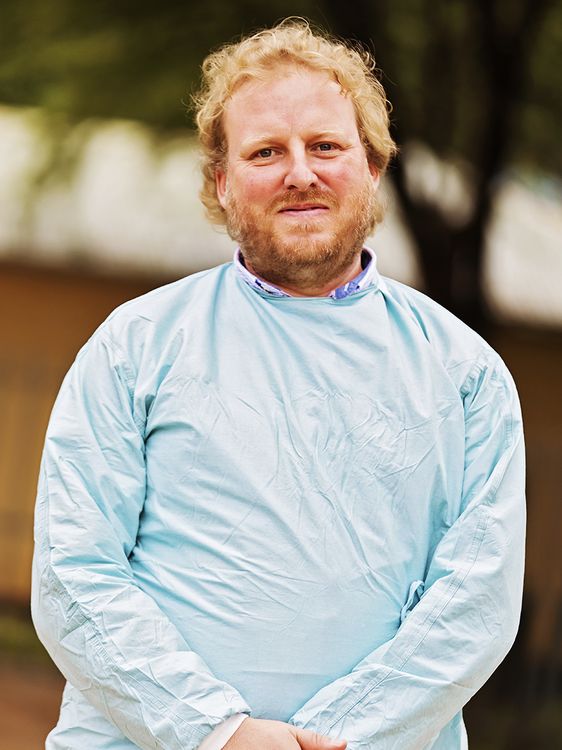 Florian Gehre in Schutzkleidung