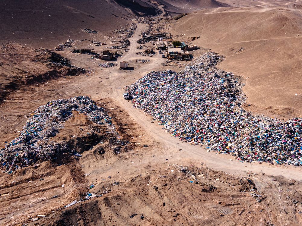 268350841 Friedhof für gebrauchte Kleidung in der Atacama-Wüste