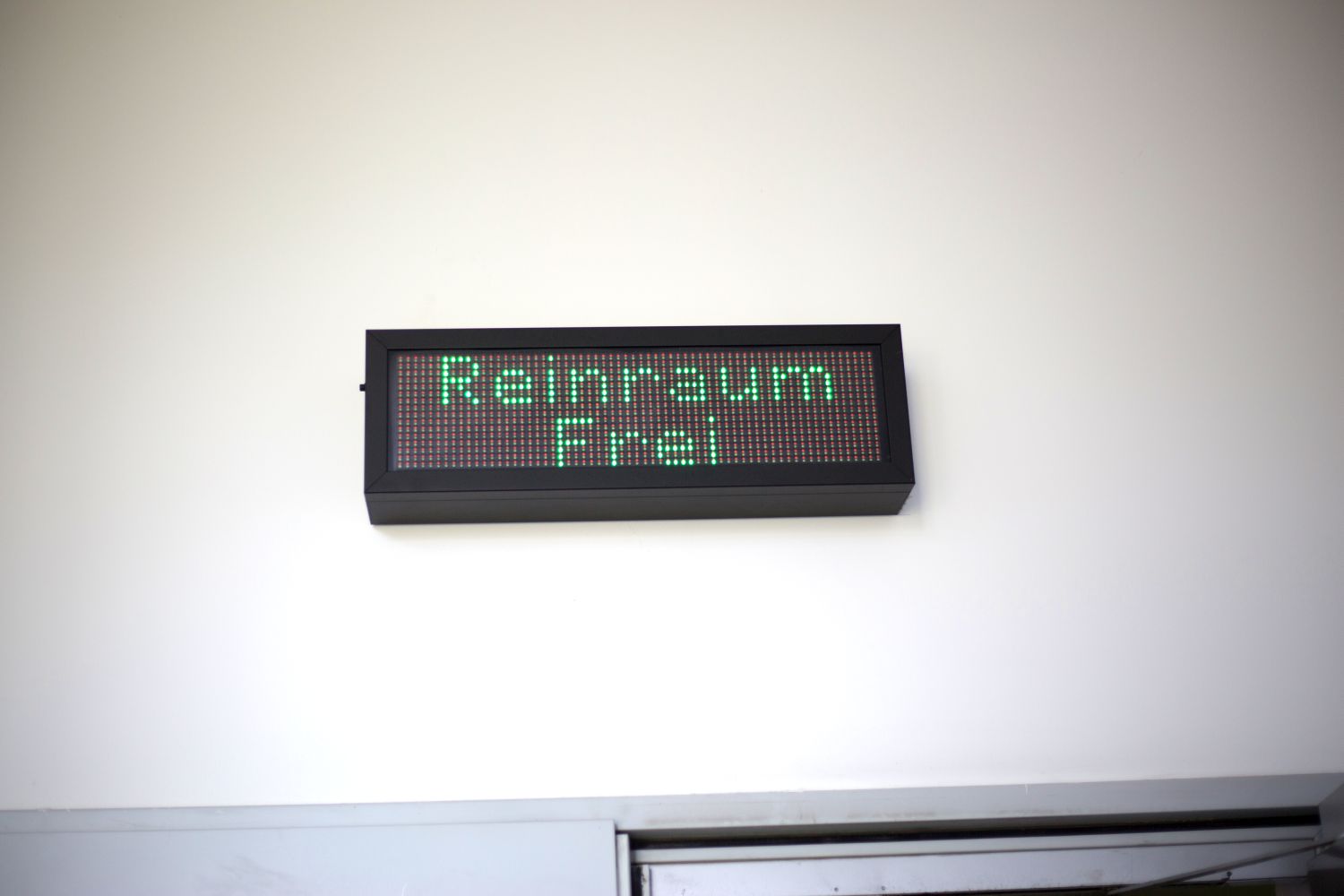 Digitale Anzeige: »Reinraum frei«