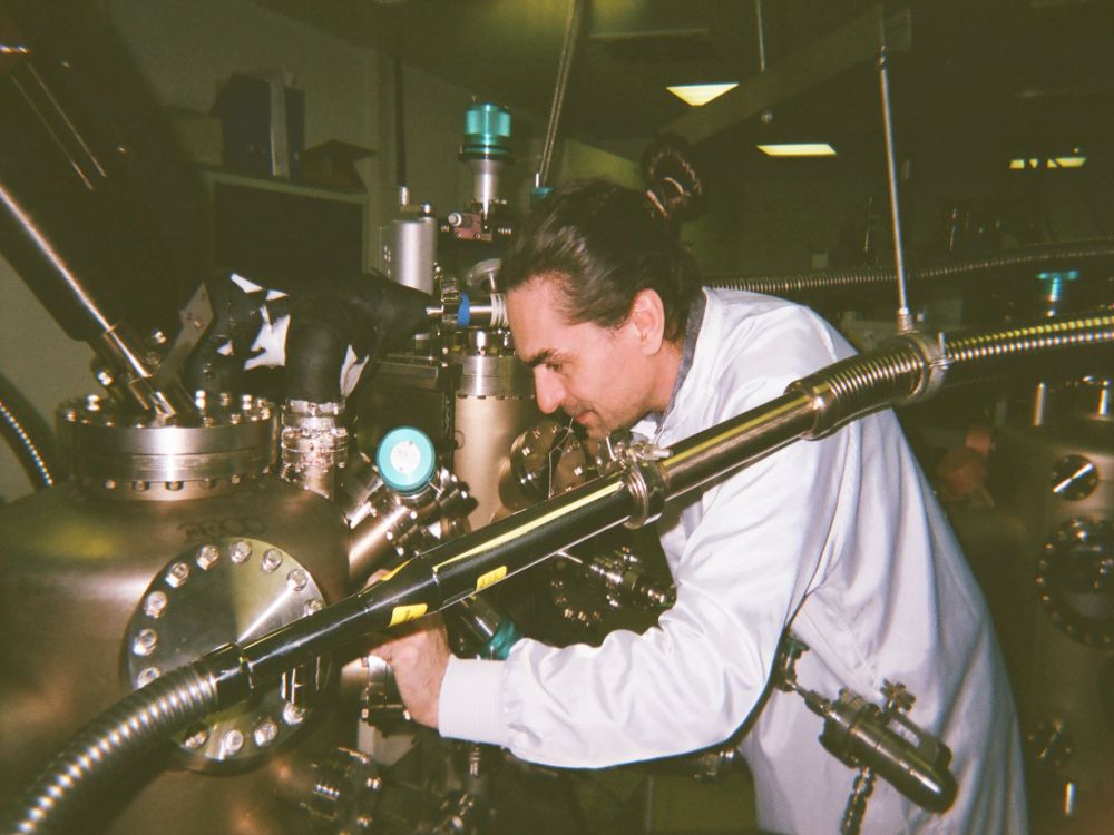 João Marcelo Lopes bei der Arbeit im Labor.