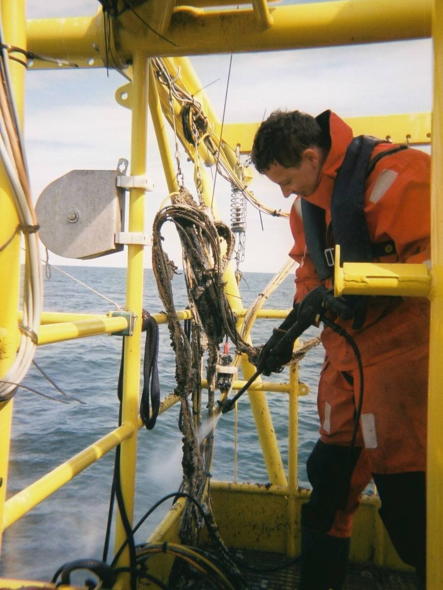 Robert Mars bei der Arbeit auf dem Forschungsschiff.