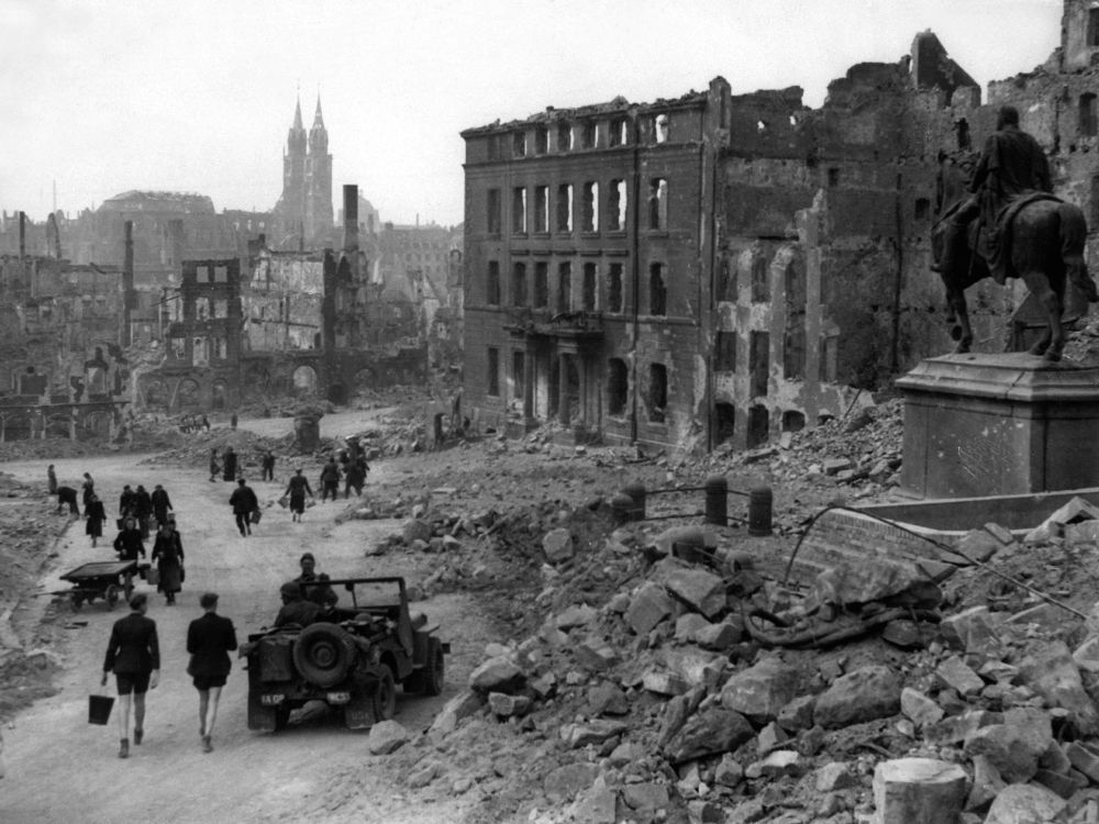 WAR & CONFLICT BOOKERA:  KOREAN WAR/DEATH & DESTRUCTION